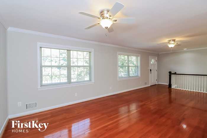 2000 Starlight Dr - Photo 3 of 15