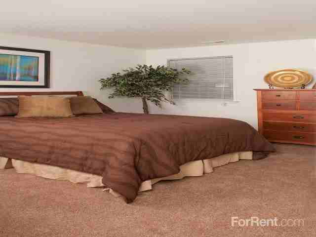 Laurel Hill Apartments - Photo 3 of 26