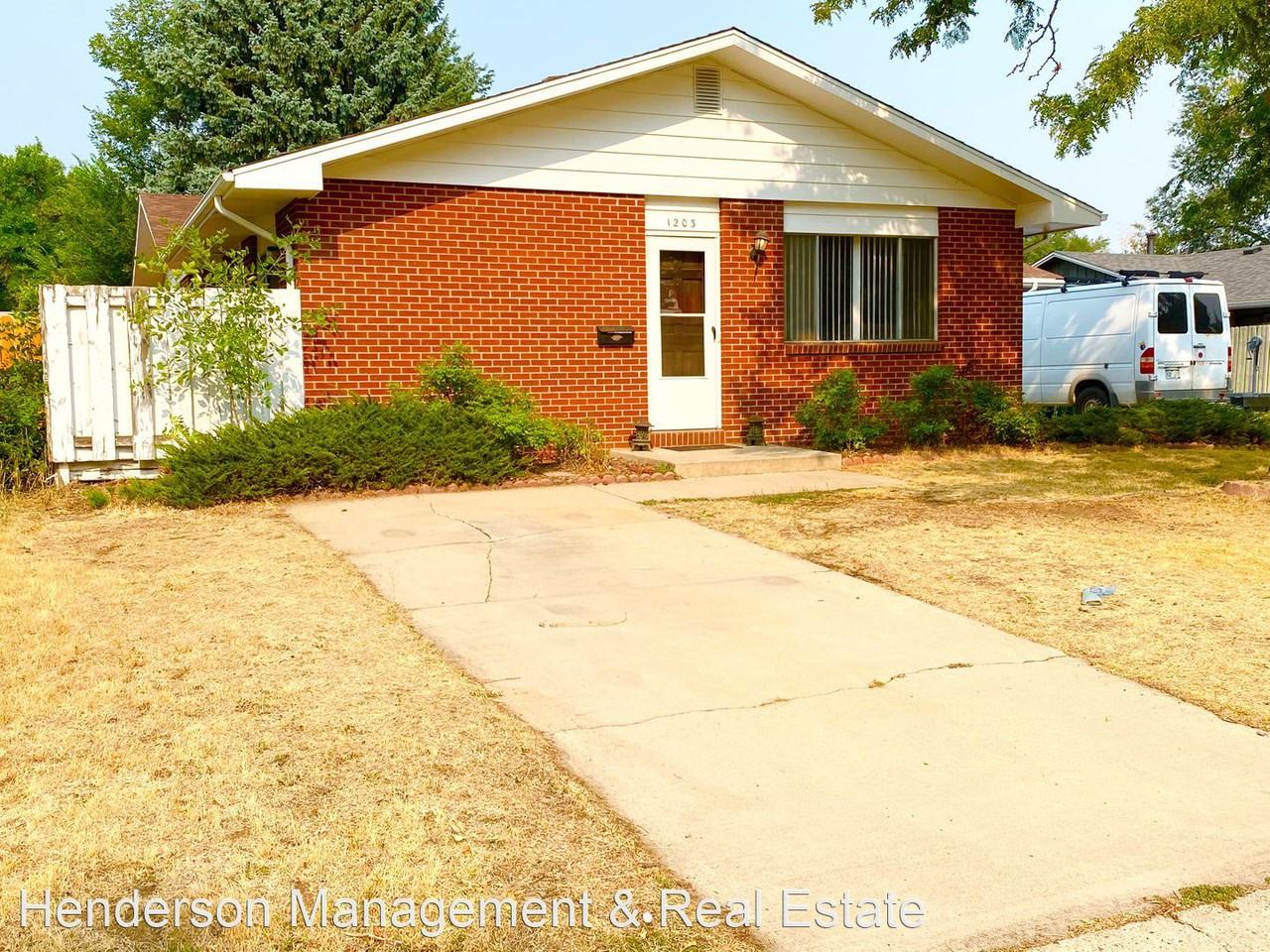 1203 Baker St - Photo 2 of 10