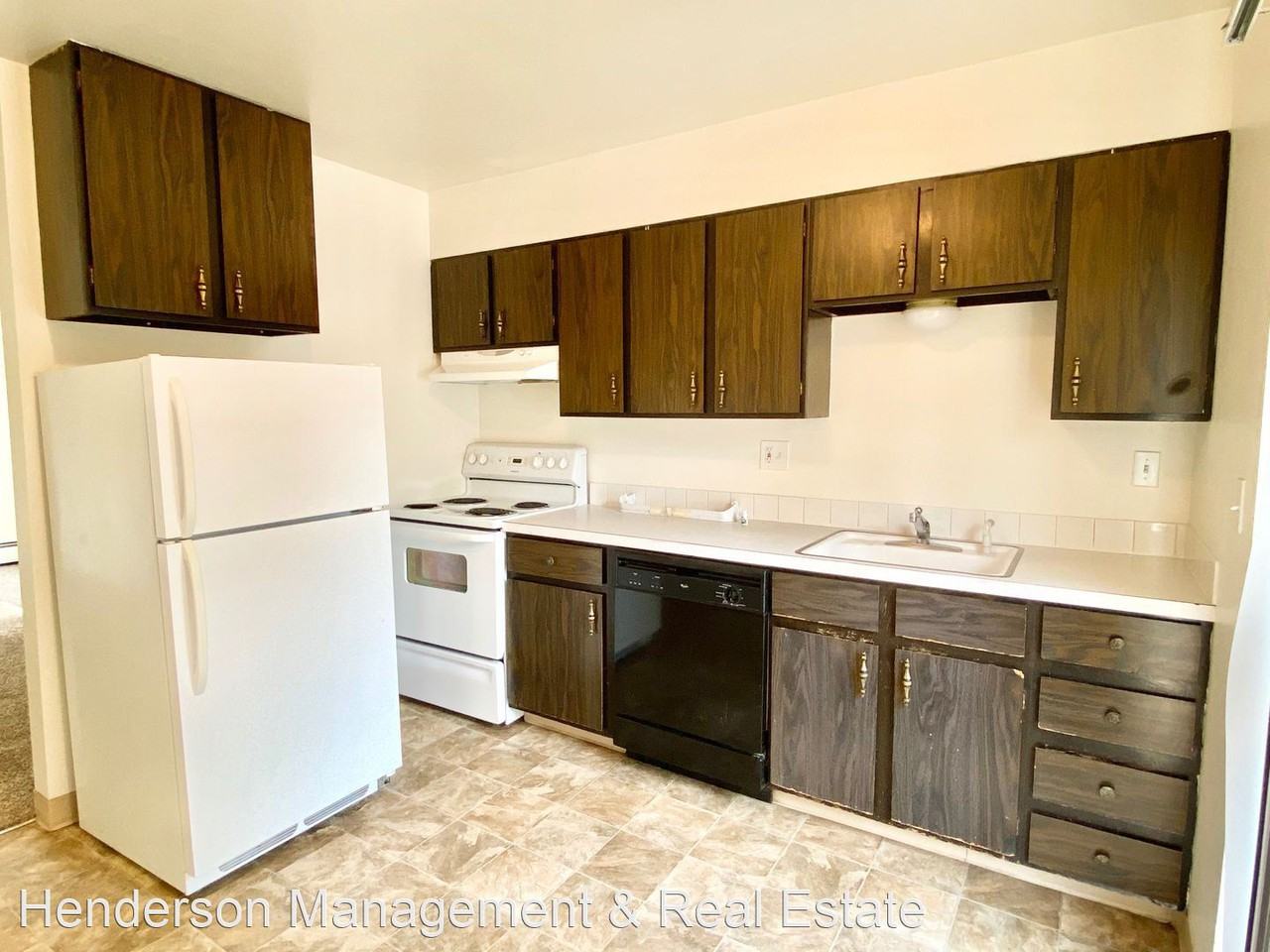 1203 Baker St - Photo 3 of 10