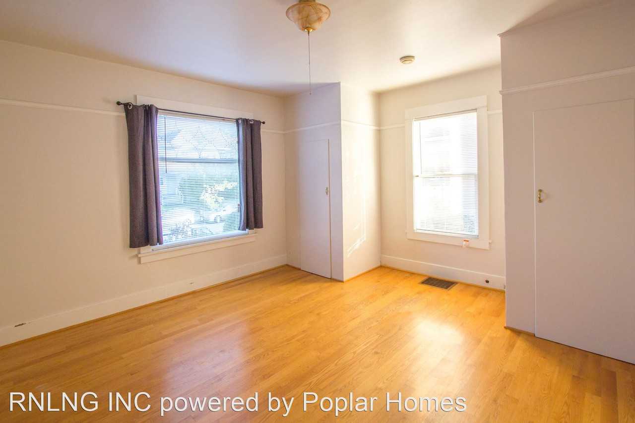 5209 Brooklyn Ave NE - Photo 2 of 7