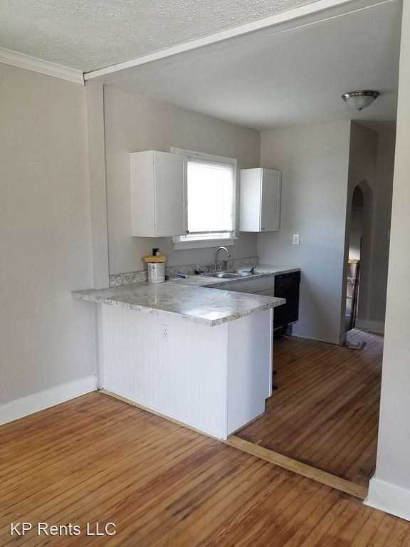 1016 Marshall Ave - Photo 3 of 12