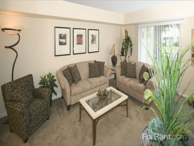 Hamilton Court East - Photo 3 of 31