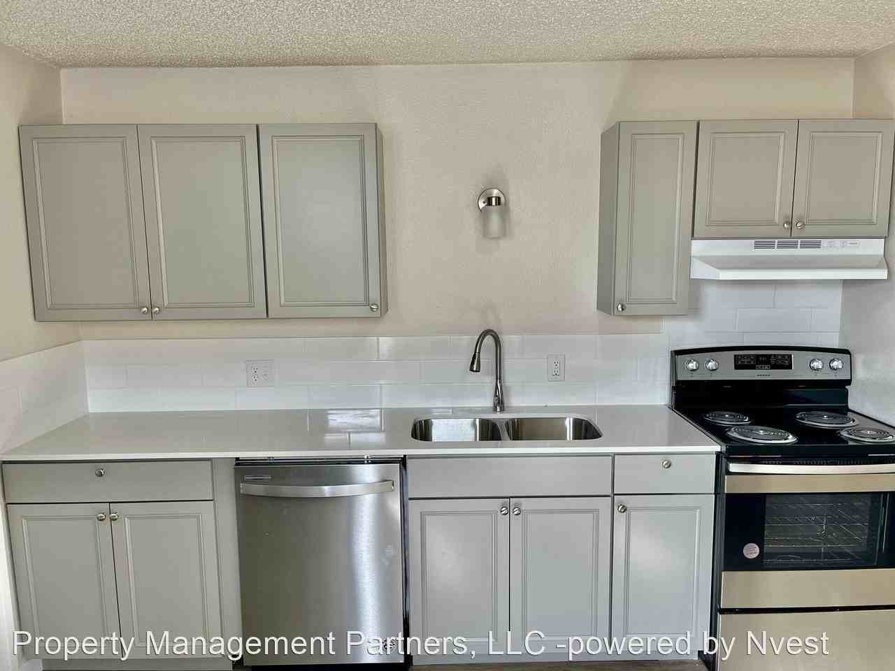 1523 W Sharp Ave - Photo 2 of 4