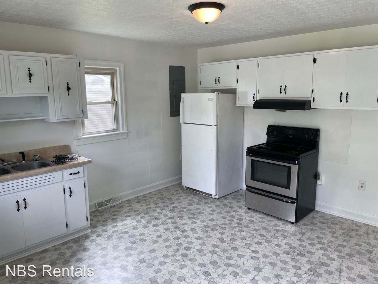 4625 Shula Dr - Photo 3 of 5