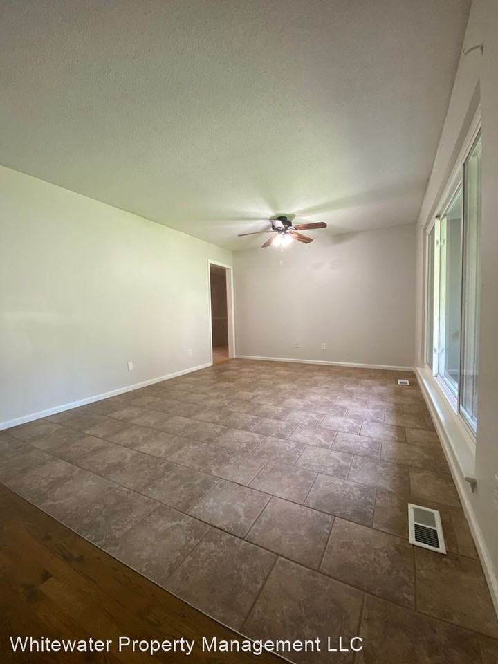 910 Wesley Dr - Photo 3 of 26