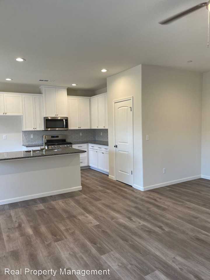 8412 Jean Anne St - Photo 3 of 31