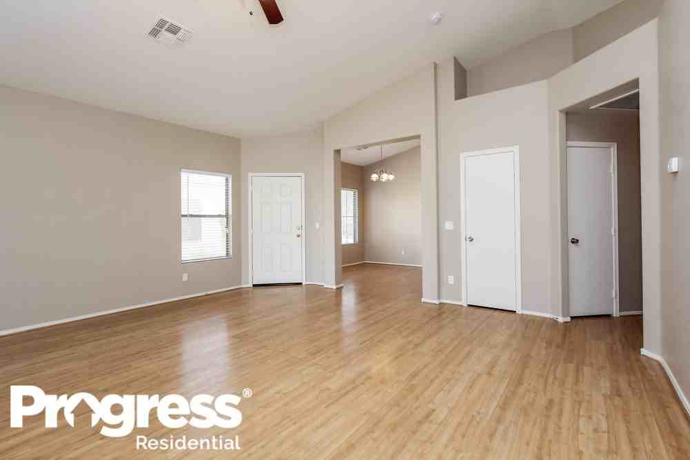 13438 W Evans Dr - Photo 2 of 15