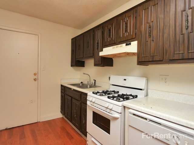 Woodley Oaks - Photo 2 of 15