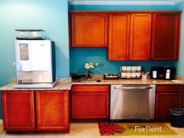 Raeford Crossing Apartments 6452 Raeford Rd, Fayetteville, NC 28304