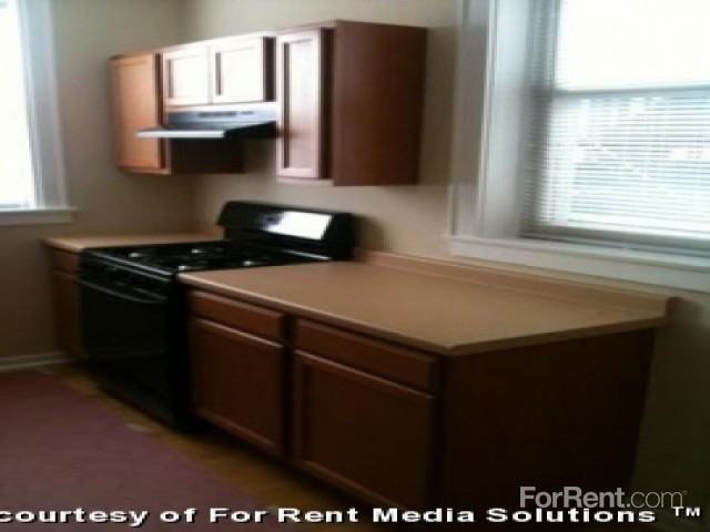 Chicago Lawn - Pangea Apartments - Photo 3 of 6