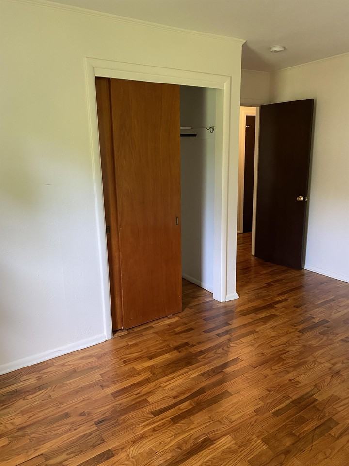 706 S Taylor Dr #1 - Photo 6 of 8