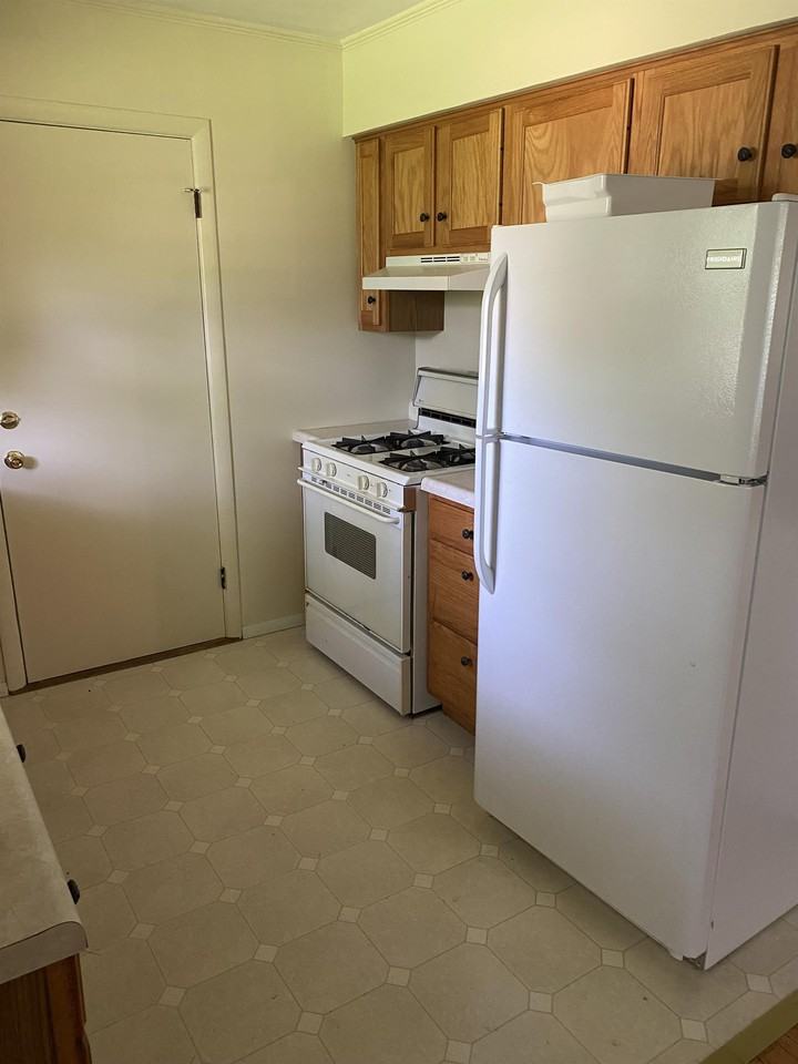 706 S Taylor Dr #1 - Photo 7 of 8