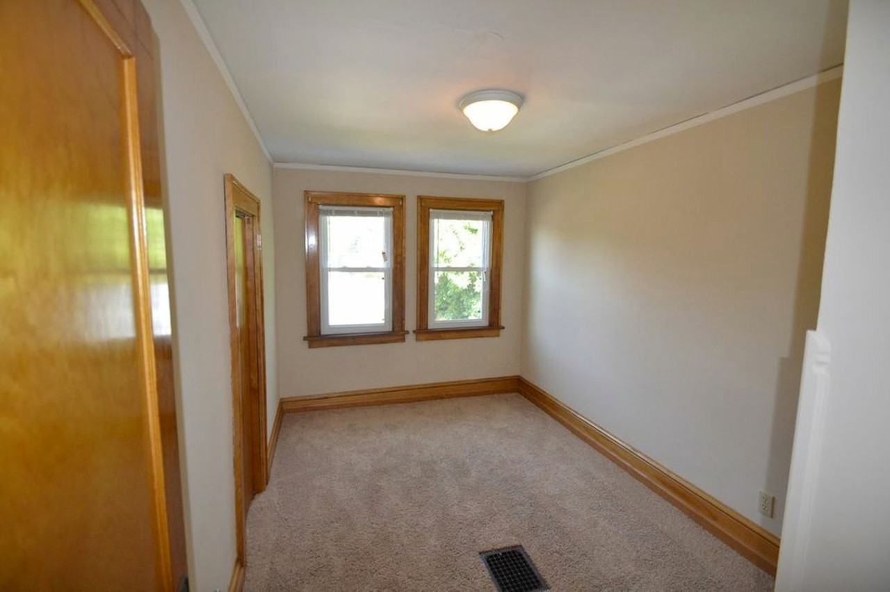 5752 Stevens Ave - Photo 3 of 7