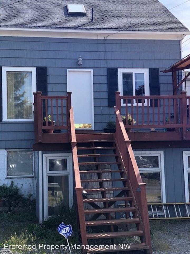 1714 33rd St - Photo 2 of 12