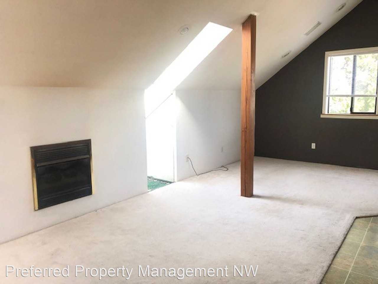 1714 33rd St - Photo 3 of 12