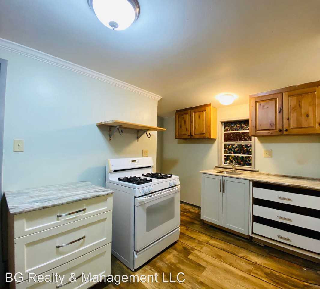 617 1/2 Lafayette St - Photo 3 of 8