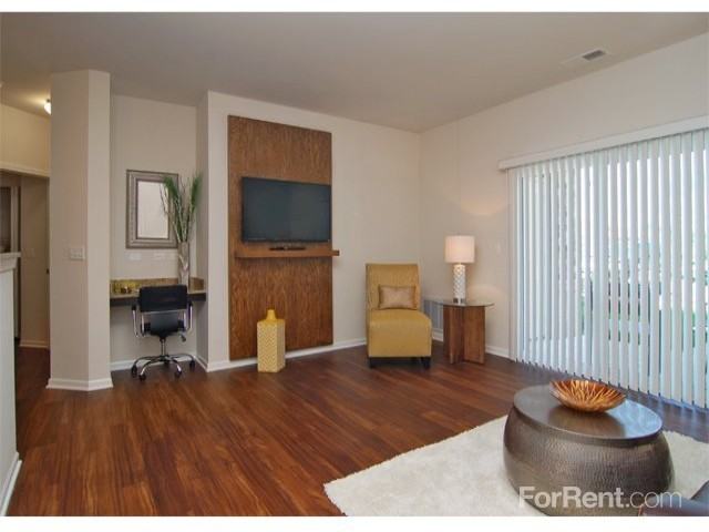 Algonquin Square Apartments - Photo 2 of 30