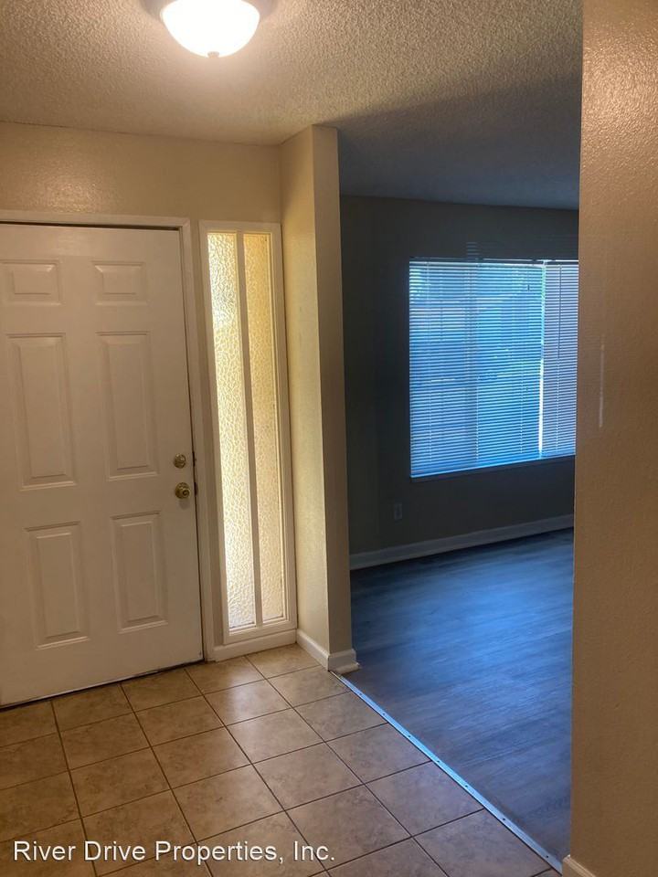 421 Hillsdale Dr - Photo 2 of 26