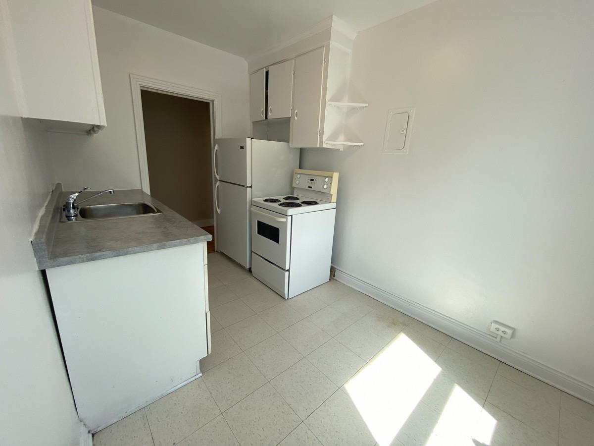 290-296 Mona & 320 Montreal - Photo 3 of 10
