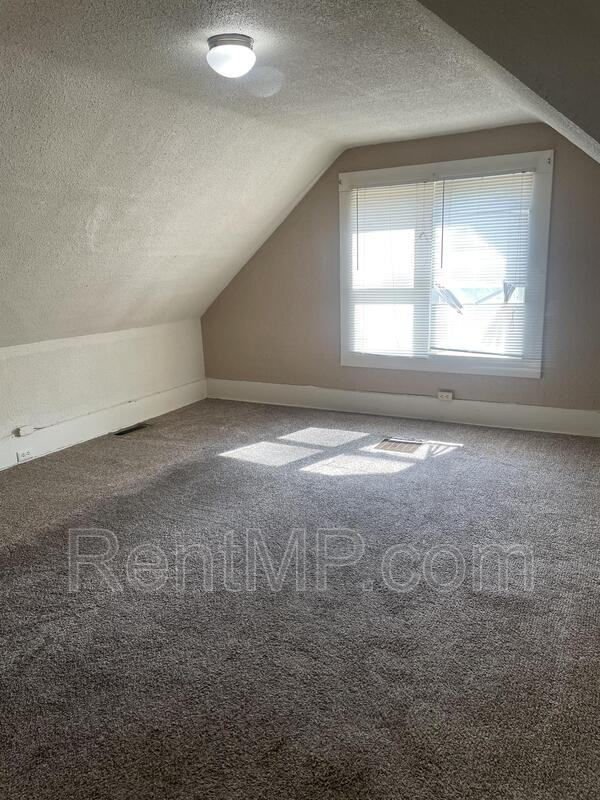 1017 E Broadway St - Photo 3 of 11