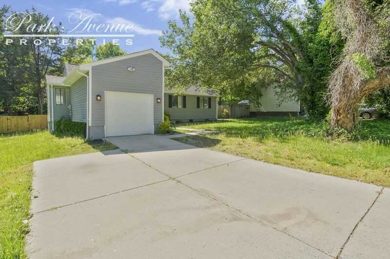 7518 Park Vista Cir - Photo 2 of 25