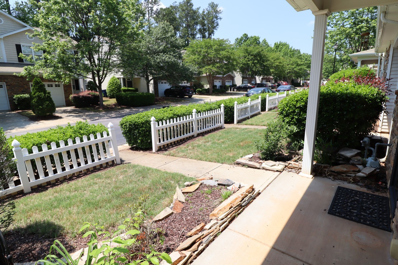 8229 Belneath Ct - Photo 3 of 38