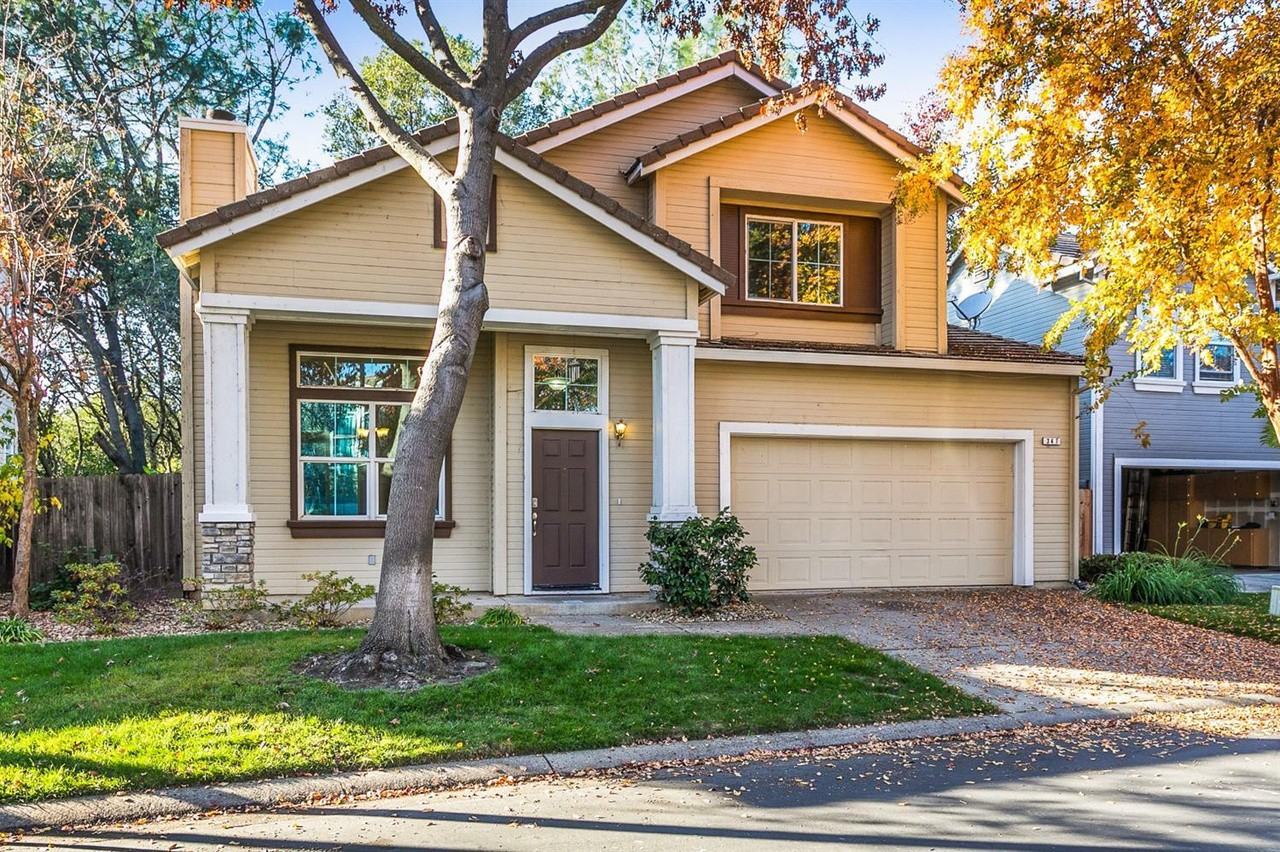 347 Coventry Cir - Photo 3 of 40