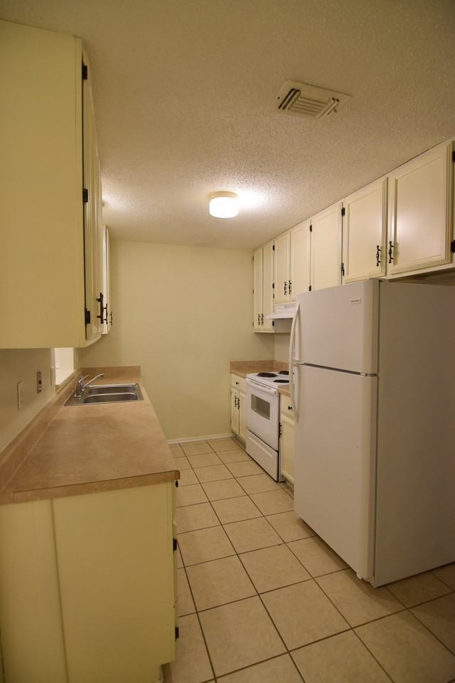 526 Phoenix Dr - Photo 4 of 20