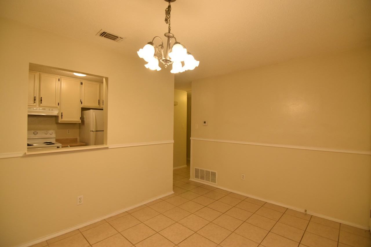 526 Phoenix Dr - Photo 6 of 20