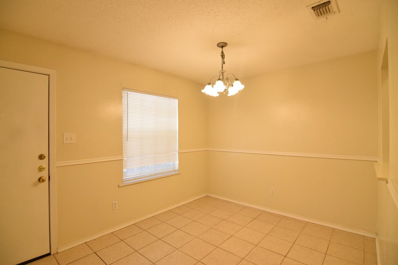 526 Phoenix Dr - Photo 7 of 20