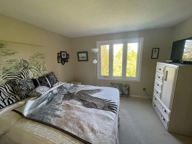 1984 Summerfields Cres - Photo 2 of 10