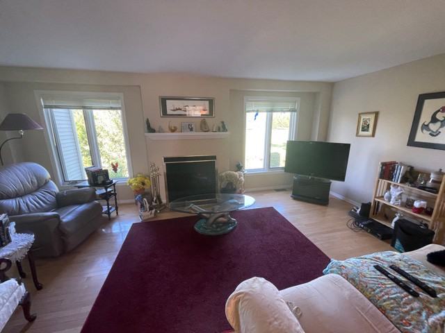 1984 Summerfields Cres - Photo 3 of 10