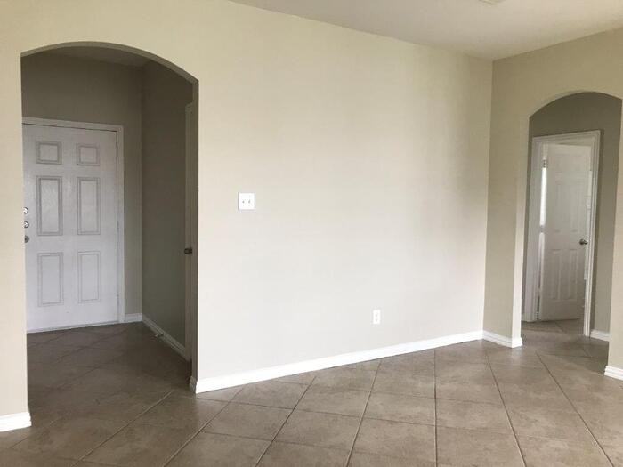 233 Kennedy Ct - Photo 2 of 12