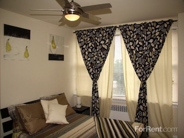 Duval Manor - Photo 2 of 10