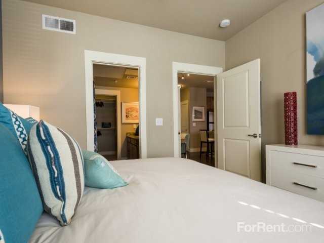 Aura Grand - Photo 3 of 23