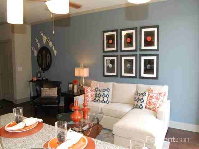 The Dallas on Elliston - Photo 3 of 17