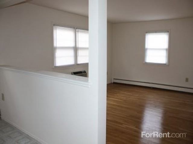 Cambridge Manor - Photo 2 of 5