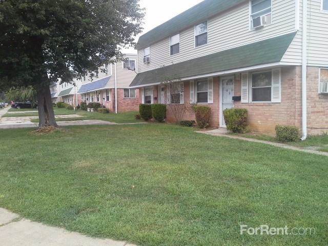 Hillside Manor - Photo 2 of 7