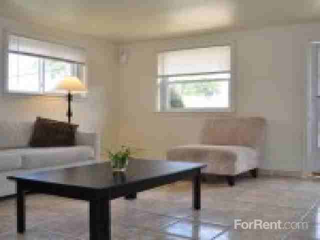 Hillside Manor - Photo 3 of 7