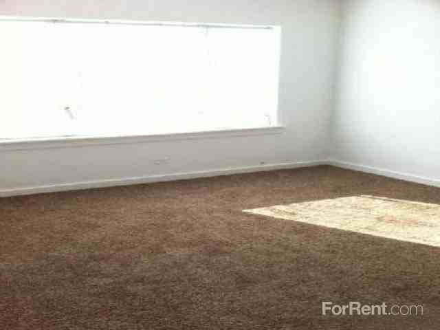7955 S Bishop Street - Pangea Apartments - Photo 3 of 7