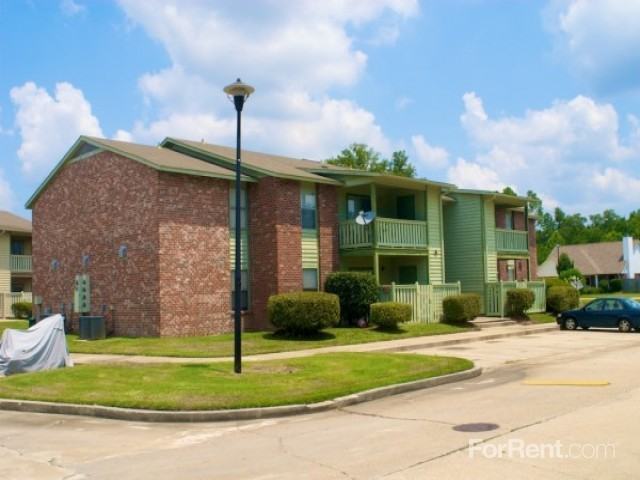 The Oaks Apartments of Gulfport - Photo 3 of 16