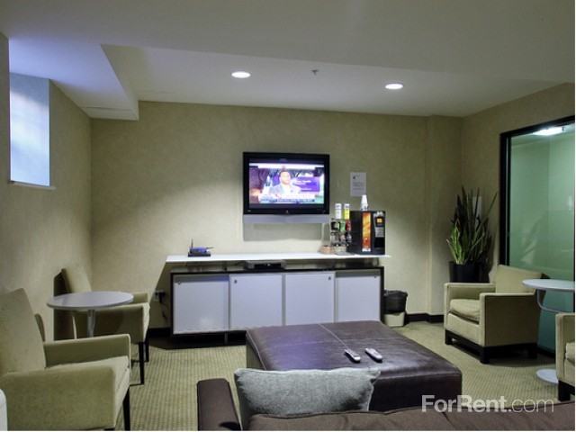 1630 R Street - Photo 2 of 19
