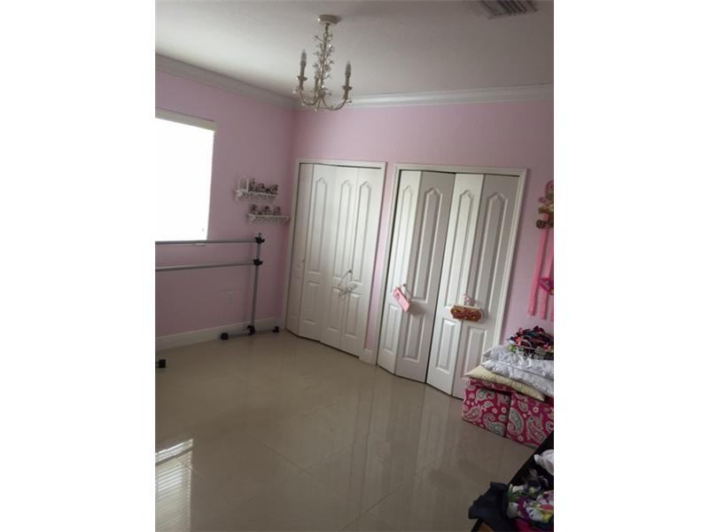 12035 SW 2nd St - Photo 3 of 4