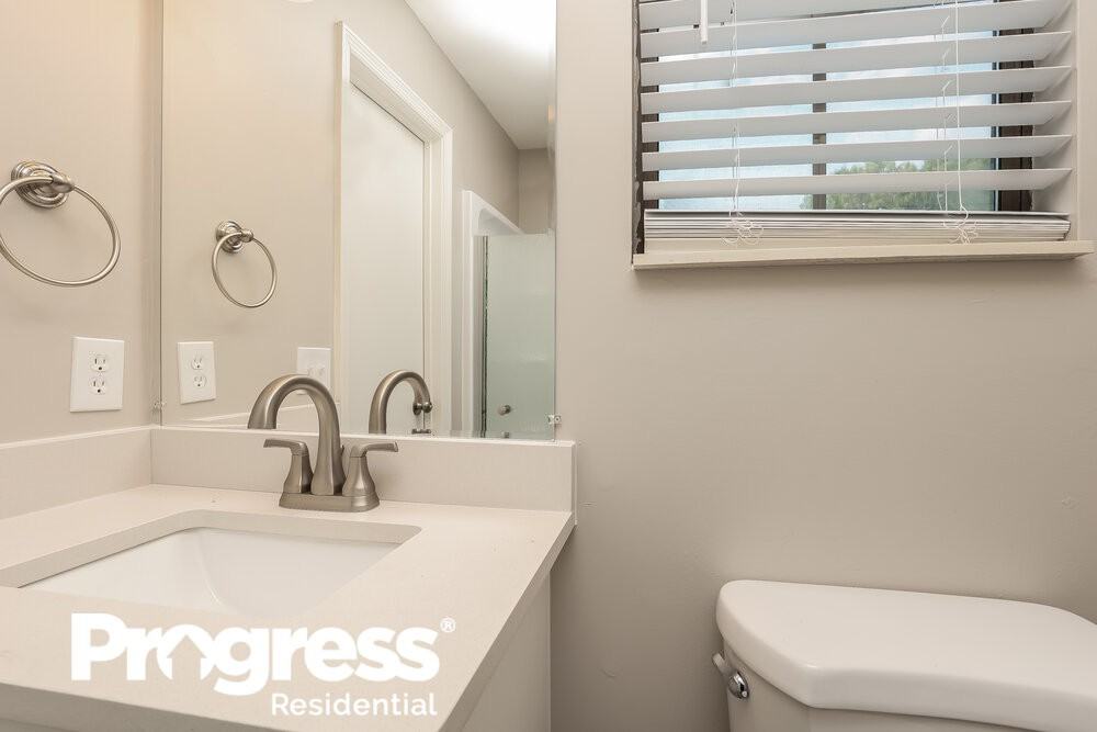 5173 Roxborough Dr - Photo 3 of 3