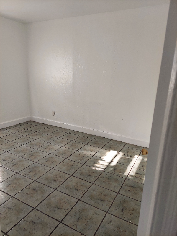 2513 Grant St - Photo 6 of 27