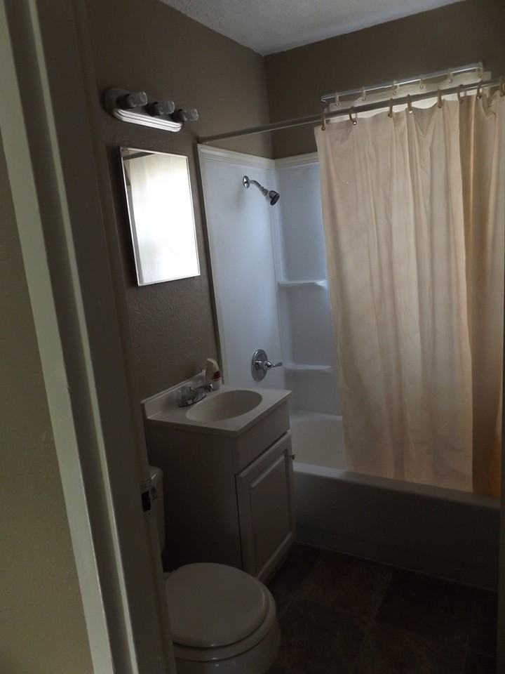 2111 Askew Ave - Photo 2 of 4