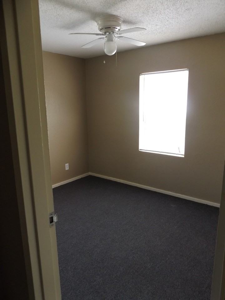 2111 Askew Ave - Photo 3 of 4