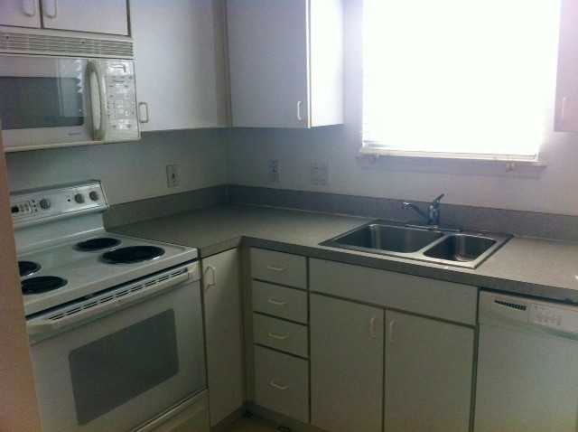 523 Campus St - Photo 3 of 7