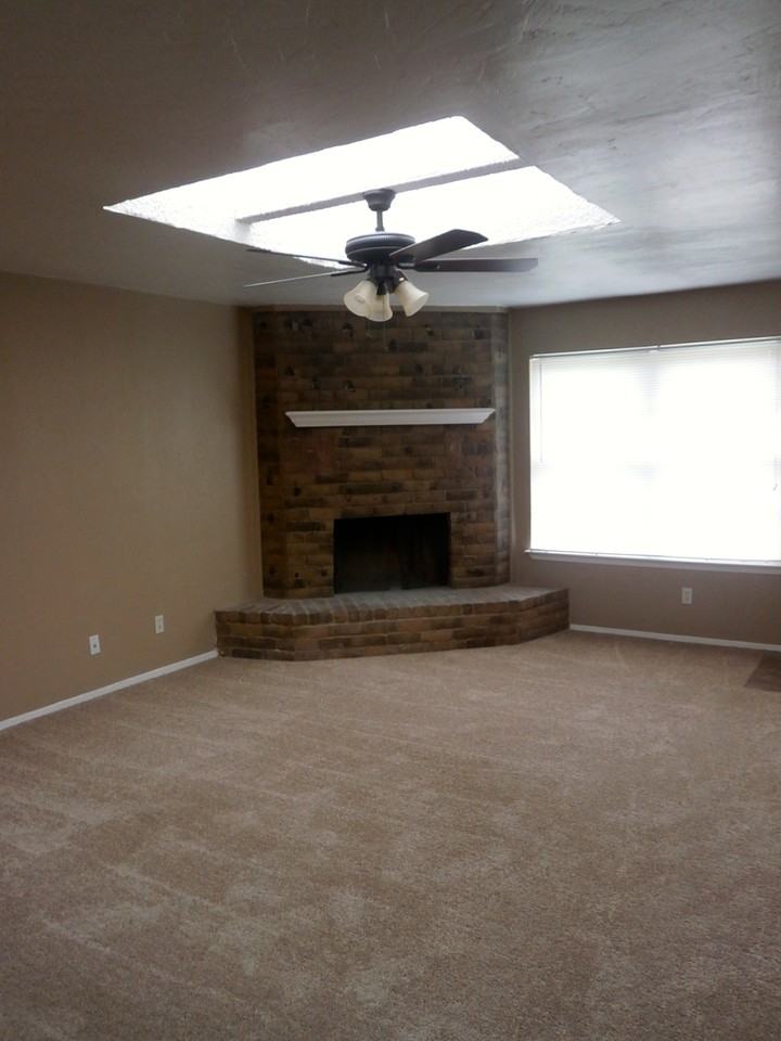 2738 Town N Dr - Photo 3 of 13